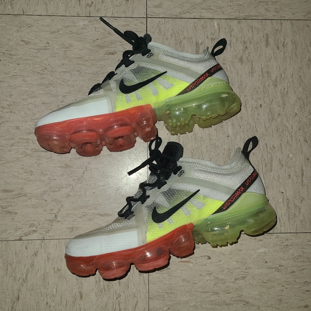 SOLD!! - Nike Vapormax Size 5Y